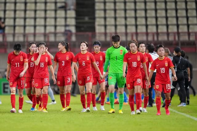 要知道这一颗回春丹，就卖给李泰来20亿人民币，两颗回春丹，光是实际价值，也至少有40亿了吧？现在宋婉婷当了家主，未来叶辰势必还会帮她更多，宋家在叶辰的帮助与提携下，自然能够越来越好。